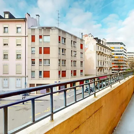 Beautiful Modern With Balcony In Appartement *