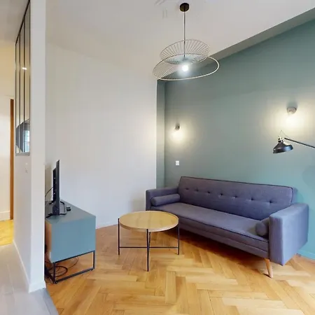 Beautiful Modern With Balcony In Appartement *
